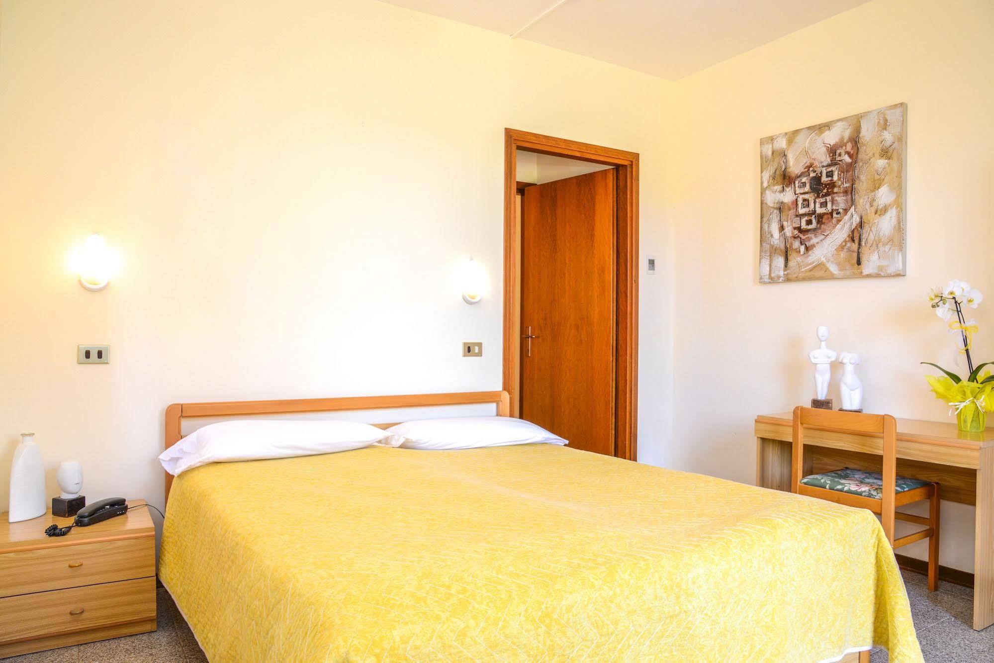 Garni Onda Hotel Torri Del Benaco Exterior photo